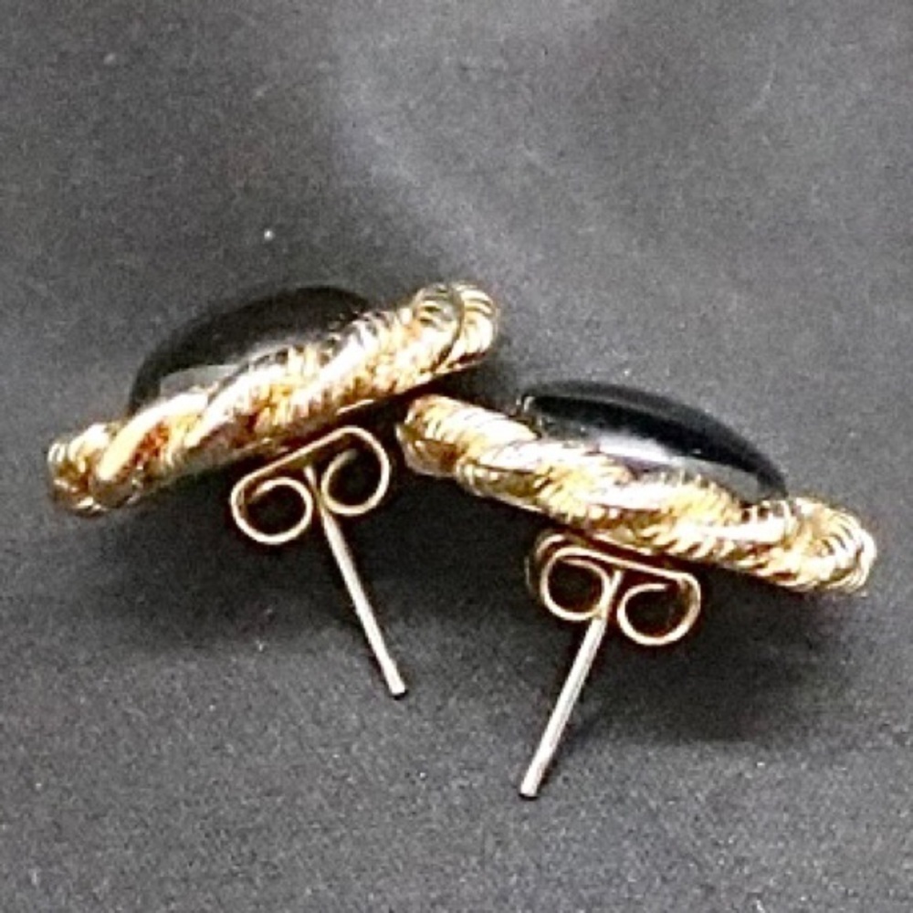 Vintage Circa 1970s 1980s Round Gold Fringed Earrings Black Gem 3/4 In Luxury